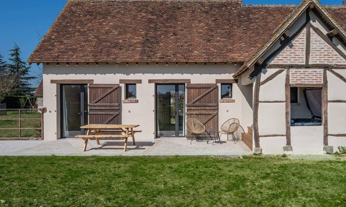 Mery-sur-Cher Cottage | Gîte-Exclusive-Ensuite with Shower-Countryside view