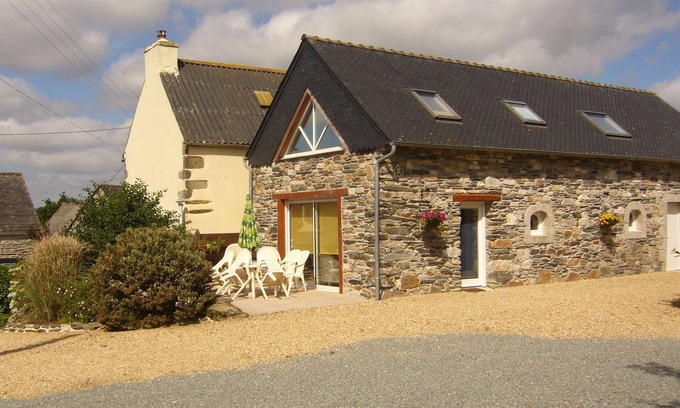 Le Cloitre-Saint-Thegonnec House | Gîte 'Entre Terre Et Mer' with Terrace and Wi-Fi
