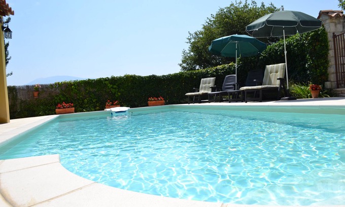 Saint-Marcellin-les-Vaison Villa | Gîte Detached house with swimming pool near Vaison la romaine