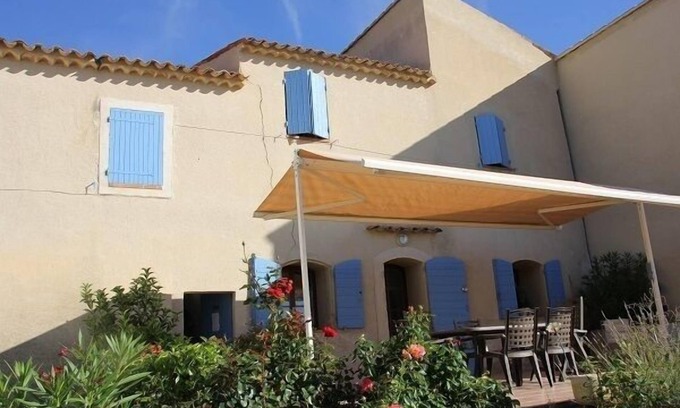 Peypin-d'Aigues Apartment | Gite in a property of 12 hectares among 5 cottages in the Luberon with swimming pool