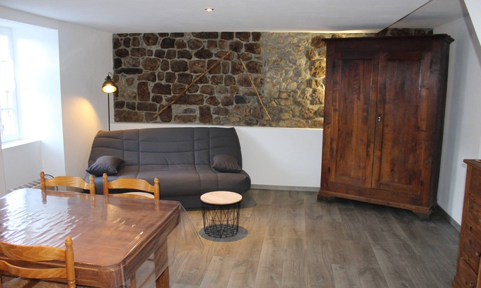 Burzet House | Gite L'outaou du château, dreamlike silence in the heart of the village