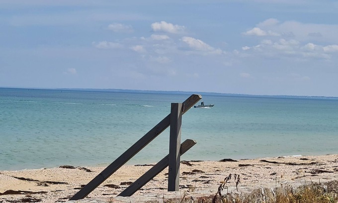 Saint-Marcouf Cottage | Gite la plage, ideal for 5 people with a beautiful sea view