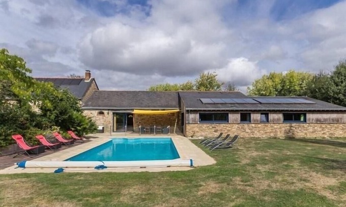 Nort-sur-Erdre House | Gite Nort-sur-Erdre, 5 bedrooms, 14 persons