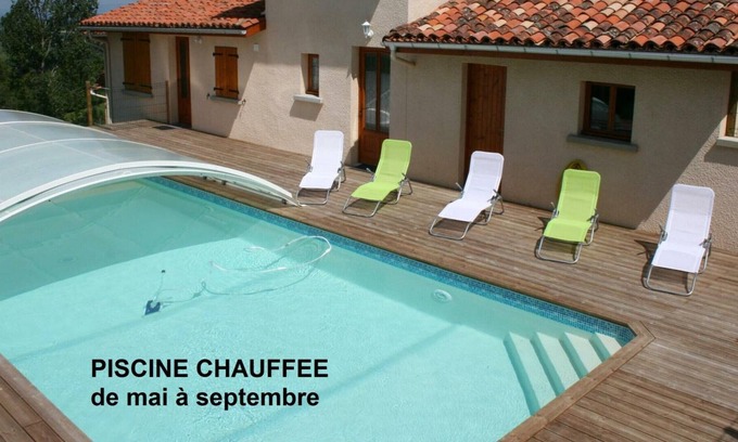 Saint-Martin-la-Sauvete Cottage | Gite Saint-Martin-la-Sauveté, 6 bedrooms, 12 persons