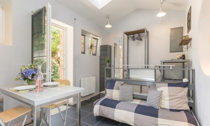 Saint-Sebastien-sur-Loire Apartment | Gite Saint-Sébastien-sur-Loire, studio flat, 2 persons