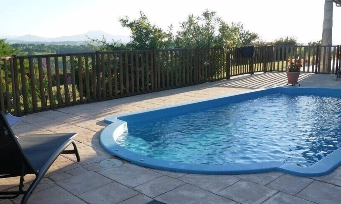 Halsou Cottage | Gîte T3 "Ekilore" - Quiet, swimming pool and view of the Pyrenees