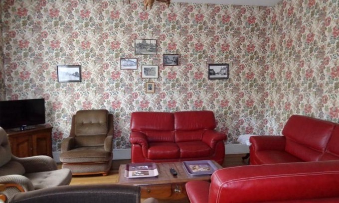 Vaumas House | Gite Vaumas, 5 bedrooms, 10 persons