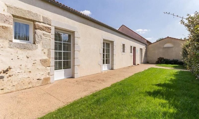 Vieillevigne House | Gite Vieillevigne, 3 bedrooms, 9 persons