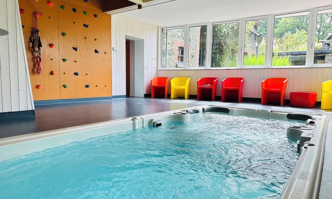 Waimes House | Gite with a swimming pool, sauna & climbing wall