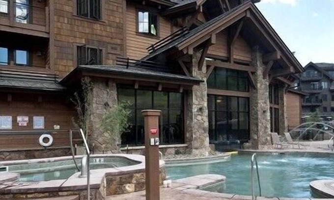 Breckenridge Cabin | GL7 - Large Master one-bedroom, 900 ft., not a lock-off one-bedroom(suite)!