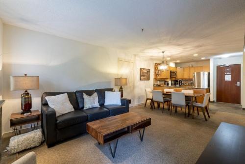 Blackcomb Apartment | Glacier Lodge 216 by Outpost Whistler