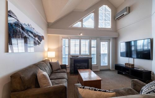 Blackcomb Apartment | Glacier Lodge 309 by Outpost Whistler