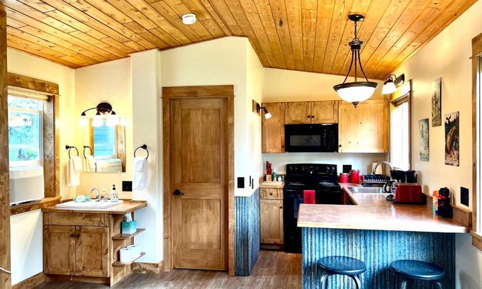 Columbia Falls House | Glacier's Edge Cabins