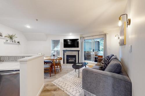 Village North Apartment | Glacier's Reach 122