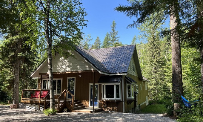 Agpar House | Glacier Snow Fox Lodge - Inside Glacier Park - Creek-front