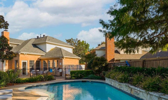 Southwest Carrollton House | Glamorous 4BR Home with Pool, Hot Tub & Grill