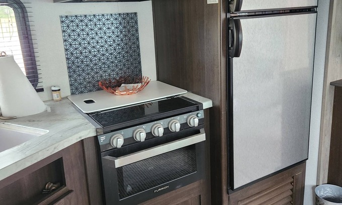 DeLand House | Glamping at its finest! Come Glamp with us in this beautiful RV that sleeps 10!