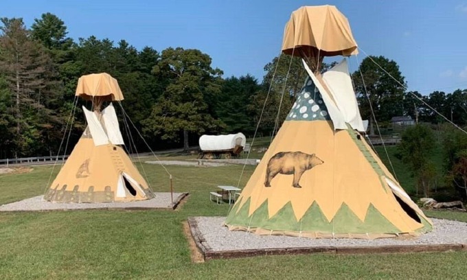 Jamestown Apartment | Glamping Back in Time