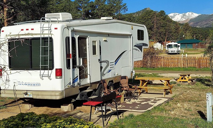 Estes Park House | Glamping near Rocky Mountain National ParknDogs, Cool Nights, and S'mores!n