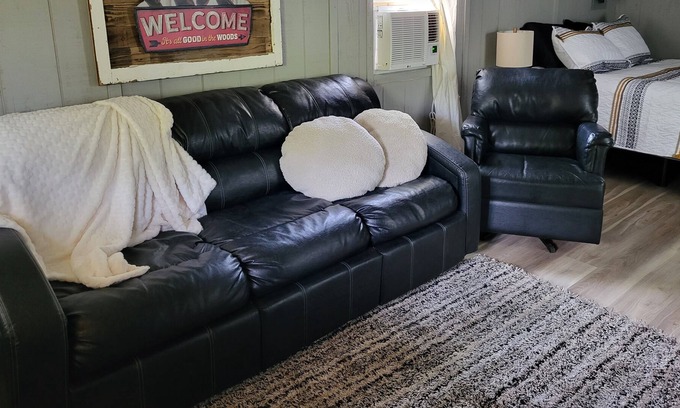 Proctor Cabin | Glamping Nice Cabin at Illinois River with float trips/ golfing