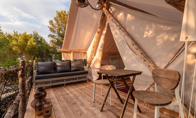 Stari Grad RV Rental | Glamping - Plage Cache'e Open space holiday home