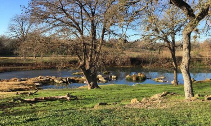 Martindale House | Glamping, Vintage RV San Marcos Water Front Style! A One Acre! No Pets!