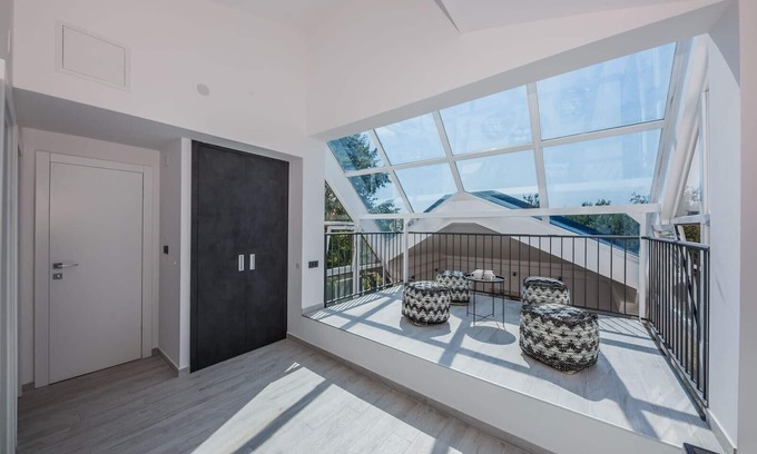 Kastel Novi Villa | Glass villa includes: boat trip, pool, jacuzzi