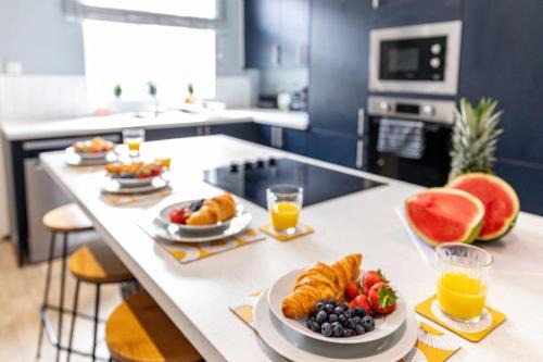 Castleford House | Glasswing Stays Liquorice Lodge