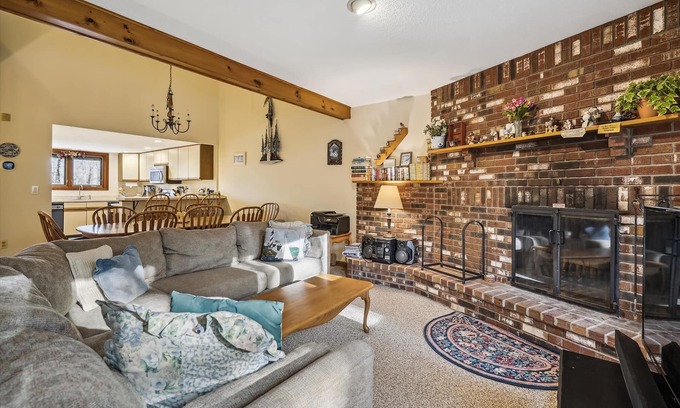 Killington House | Glazebrook J5: 3-Bedroom Townhome with Sauna & Fireplace