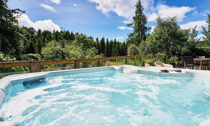 Blairgowrie Cabin | Glenardle Lodge - Riverside Highland Lodge w/Hot Tub & Forest Views