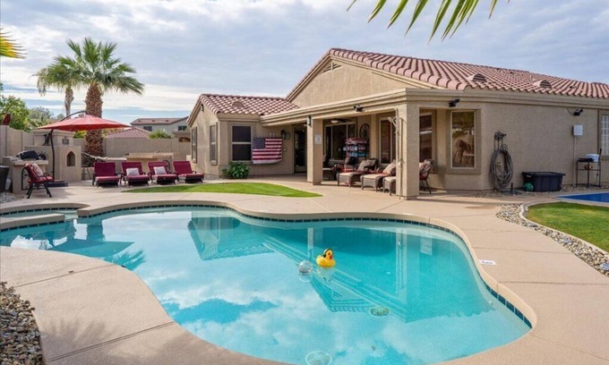 Desert Sunset House | Glendale Game Day Getaway!