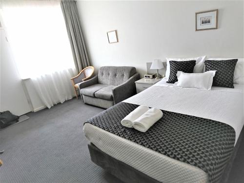 Glenelg Apartment | Glenelg beach gateway Studio Apartment