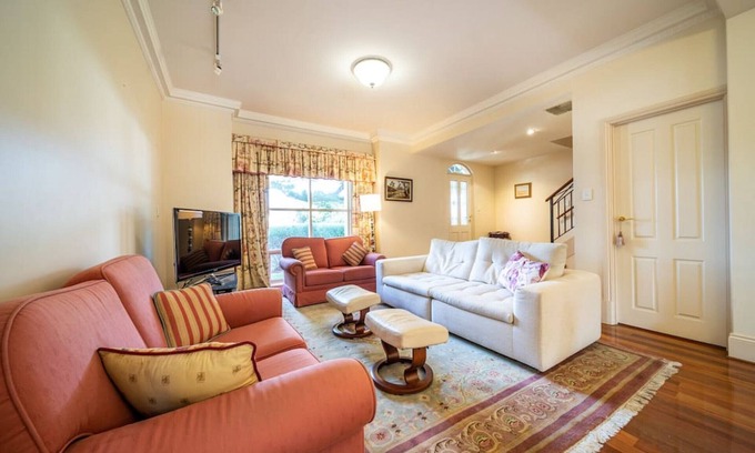 Glenelg House | Glenelg Beach Stylish 2 Story Townhouse Sea View
