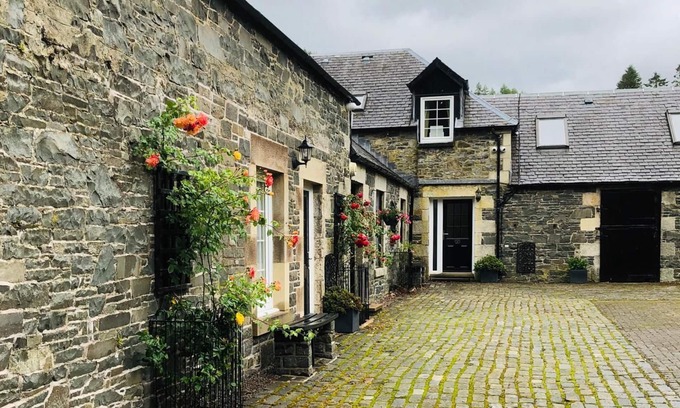 Biggar Cottage | Glenheurie Cottage - a cottage that sleeps 7 guests in 3 bedrooms