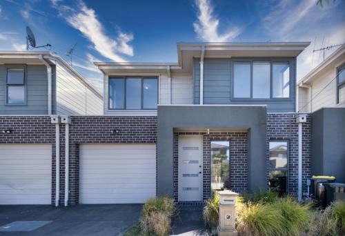 Glenroy House | Glenroy 2br1ba In Townhouse Parkingwi-fibath