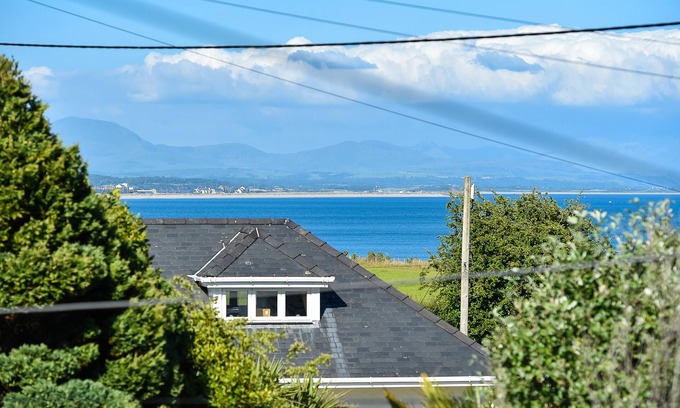 Llanbedrog House | Glenside - Three Bedroom House, Sleeps 6