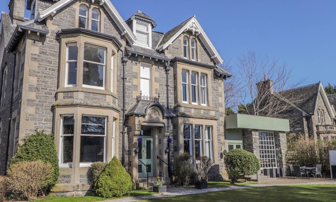 Kingussie House | GLENSPEY, pet friendly, character holiday cottage in Kingussie