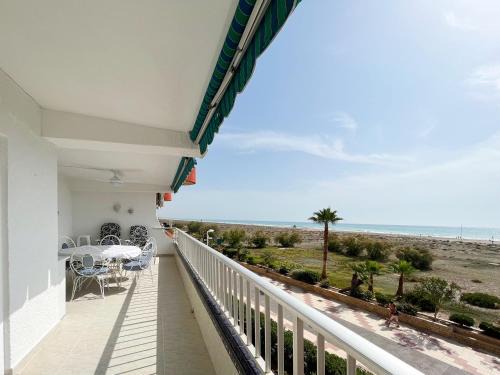 Canet de Berenguer Apartment | Global Properties, Apartamento en primera linea de playa, Canet de Berenguer