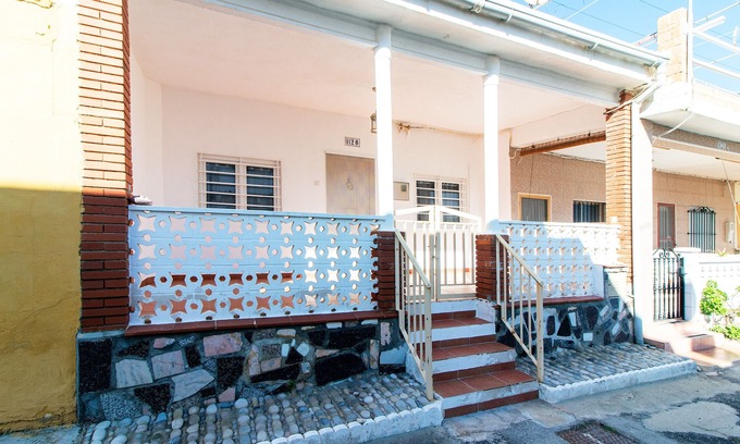 Playa de Almarda Ski Chalet | Global Properties: Townhouse on the beach of Almardá, Sagunto