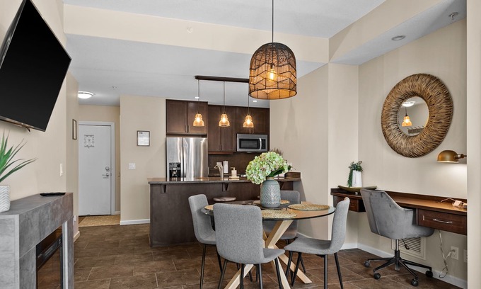 Victoria Park Apartment | GLOBALSTAY. Charming 2Bd 2Ba,Tower view, Parking