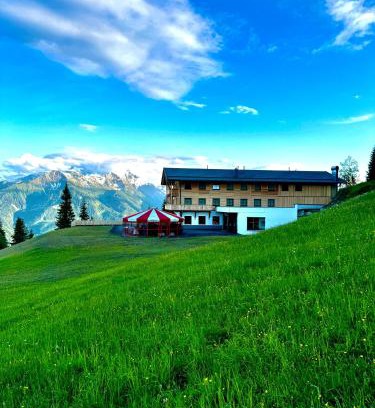 Zell am See Bed & Breakfast | GLOCKNERALM - HIKING- and SKIHOTEL exklusively accessible by cable car
