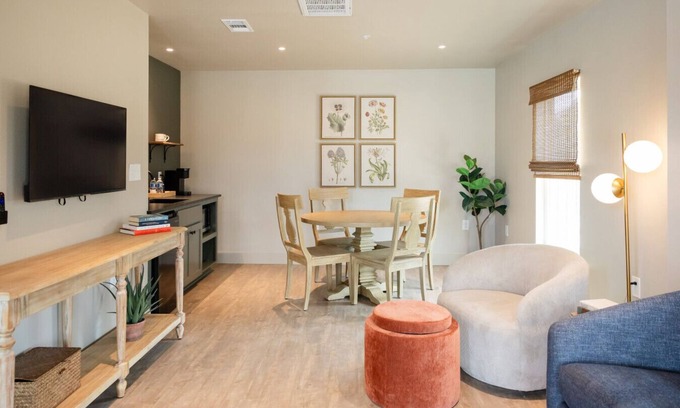 Brazos Hotel | Gloria Inn Unit 1- 5 minutes to Baylor