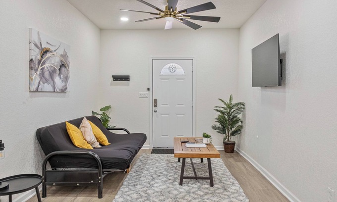 Near East Side Apartment | Glorius Amazing 2BR/1BA Stay Near Lively Downtown!