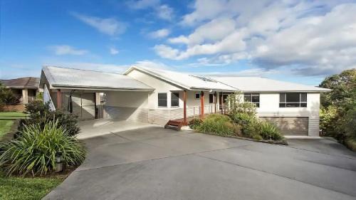 Valla Beach House | Glossies Coastal Retreat - Relax, Escape