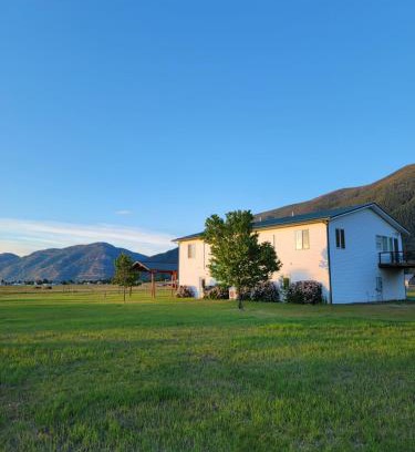 Columbia Falls Apartment | GNP Columbia Mountain Chalet - Heavens Peak