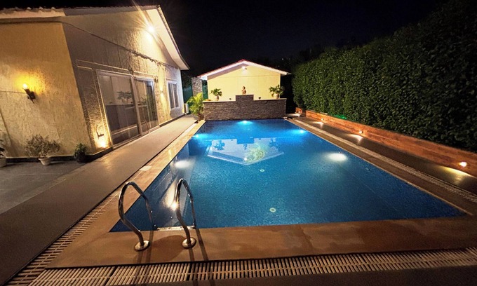 Noida Other | GoBravo 37: 2BHK Farm with Private Pool & Lawn,Perfect for Parties & Staycations