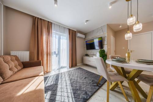 Rzeszow Apartment | Gold&Marble Luxe Apartment- City Centre, Free Parking by StayNest