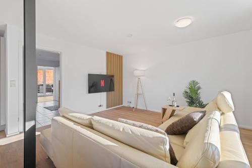 Guenzburg Apartment | GOLDCREAM Suites - MODERN - NETFLIX - free parking