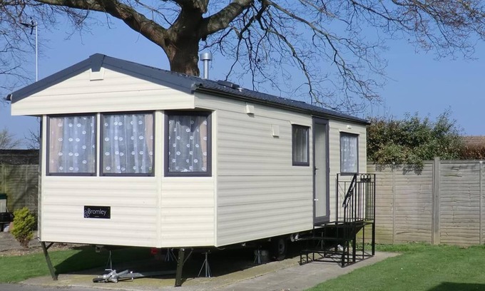 Aldwick House | Goldcrest 2 berth caravan at Copthorne Caravans