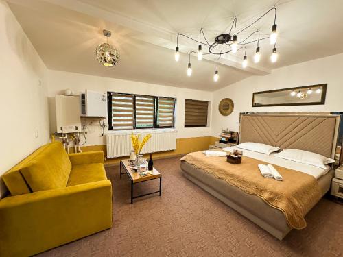 Craiova Apartment | Golden Escape - Charming Studio in Prime Location
